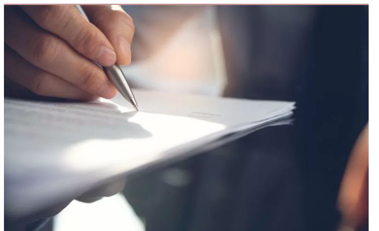 συμβολαιογράφοι